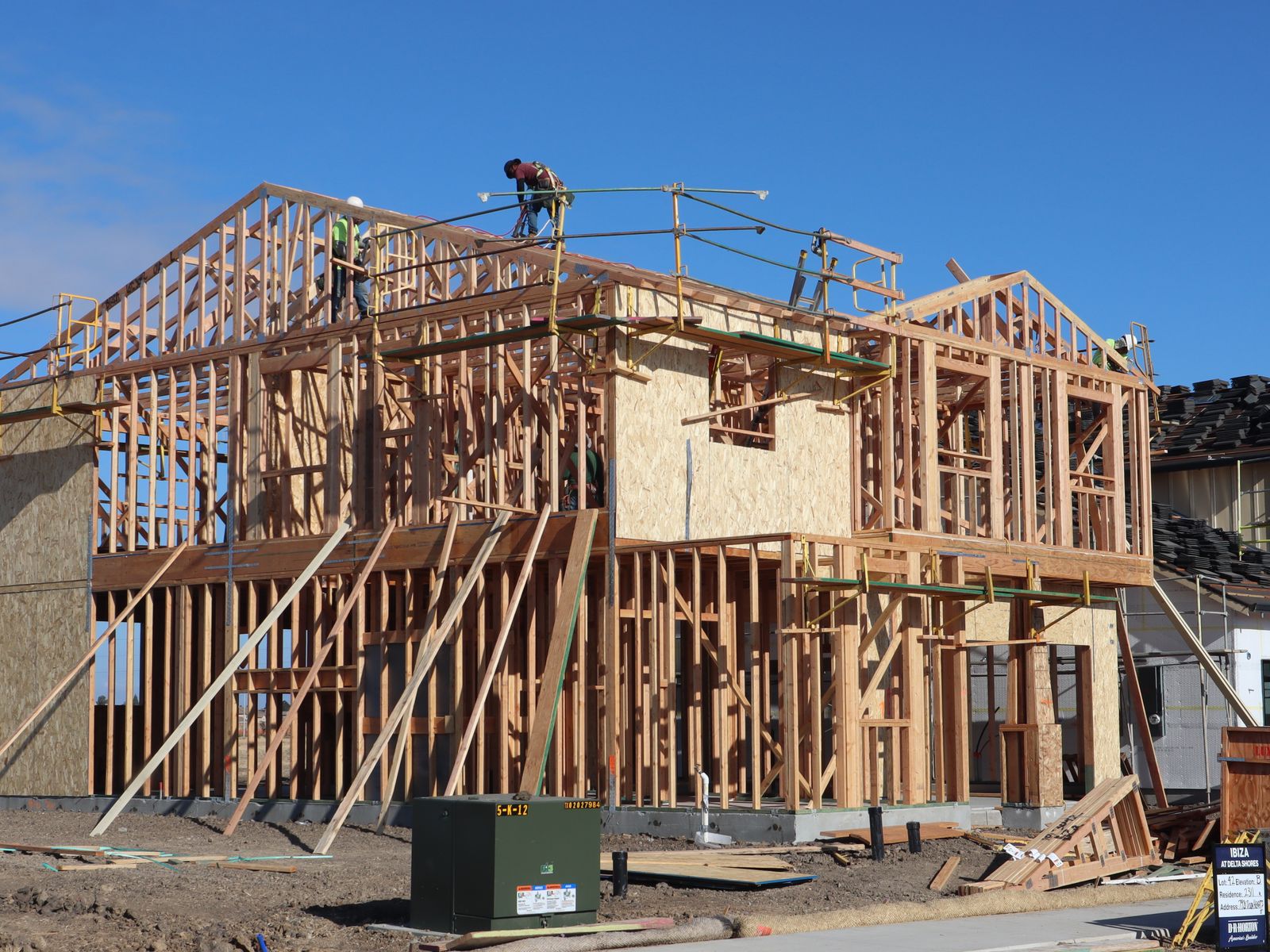 Contractor Funding 1 Contractors framing a new home in california - contractor funding