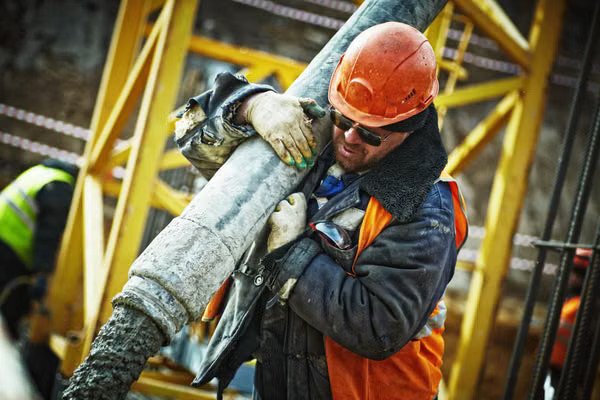 Contractor equipment leasing: construction worker on a job site