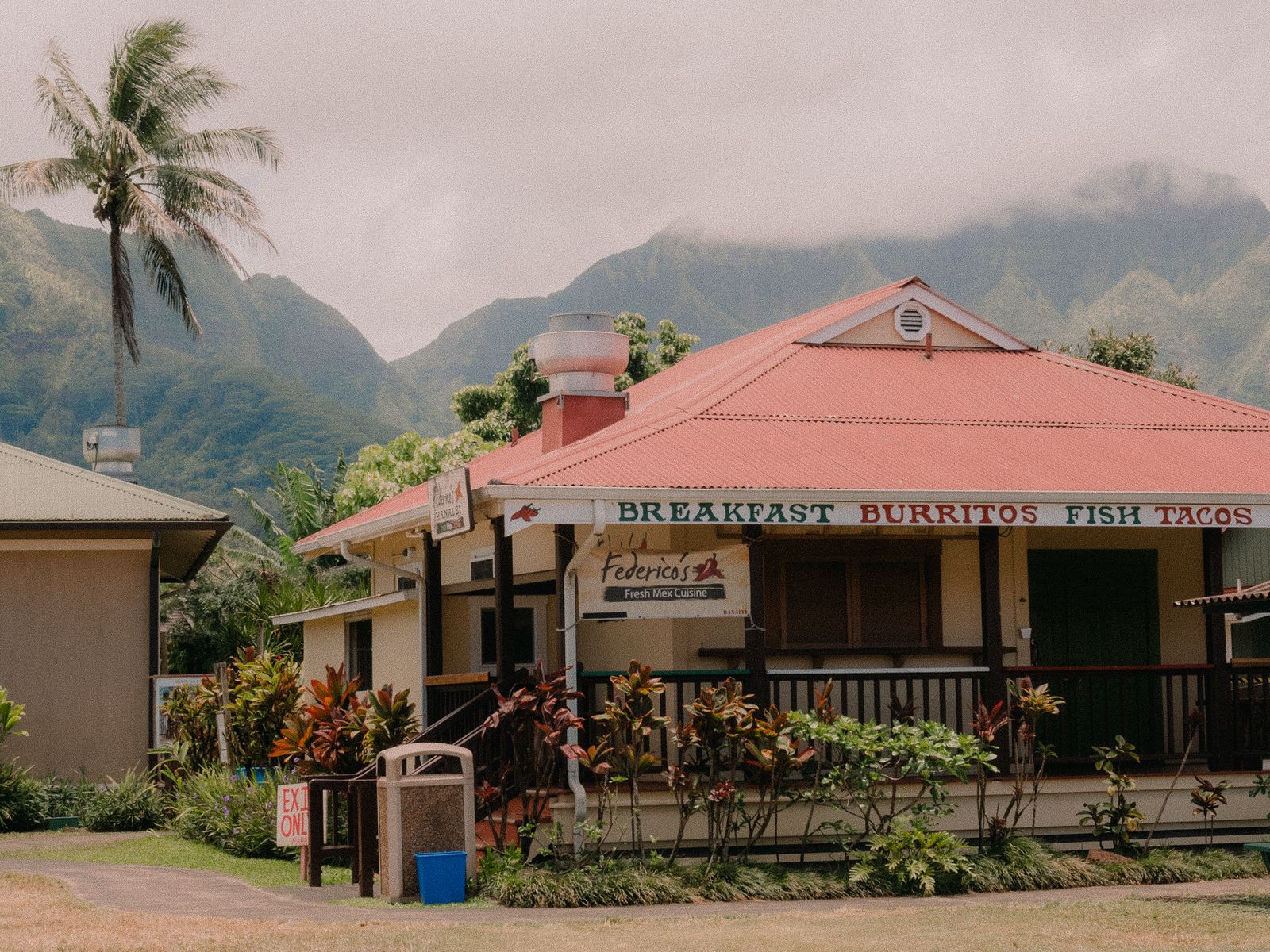 Island restaurant with green mountains behind - restaurant equipment financing in hawaii