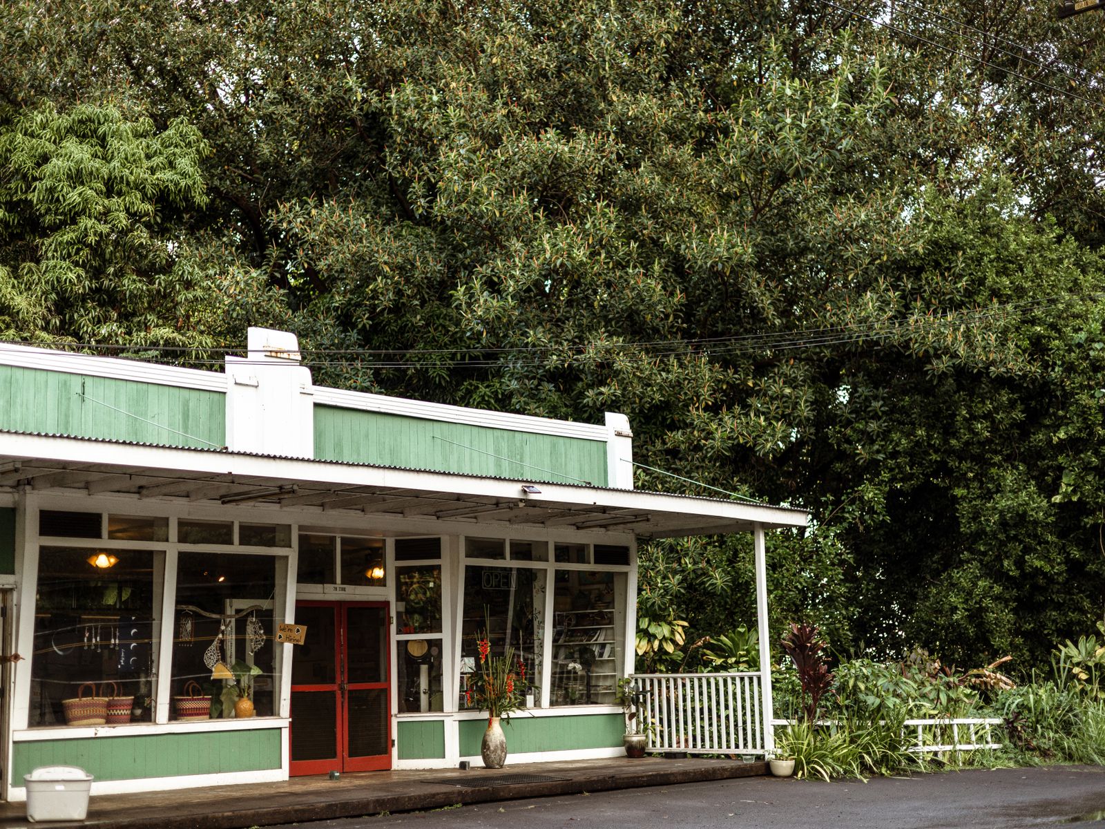 Roadside store in kealakekua, hawaii - revenue-based working capital in hawaii