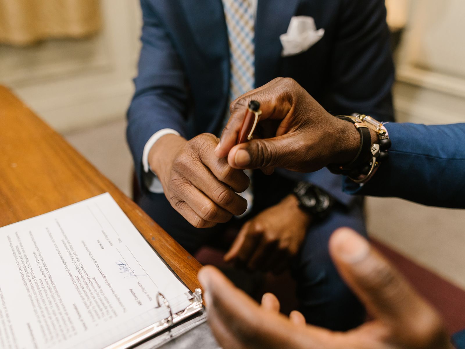 Why Choose Liberty Capital Group 1 Business owner shaking hands on an equipment financing approval